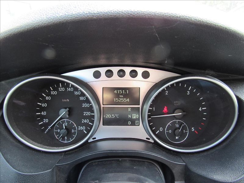 Mercedes-Benz Třídy R 3,0 320 CDI L 4-Matic - fotka 16 z 35