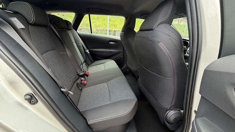Toyota Corolla TS 1.8. Hybrid Comfort Tech - - fotka 20 z 24