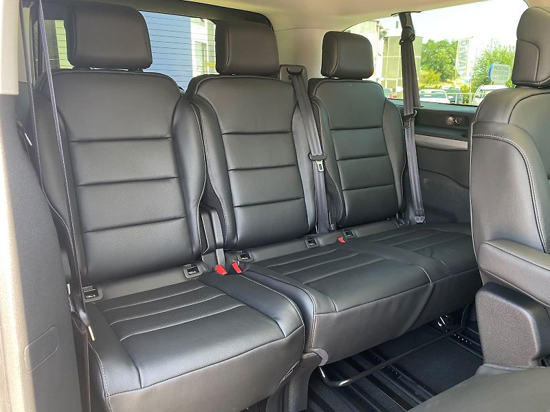 Peugeot Traveller (2026) Allure L3 2.2 BHDi 180 EAT8 - fotka 12 z 36