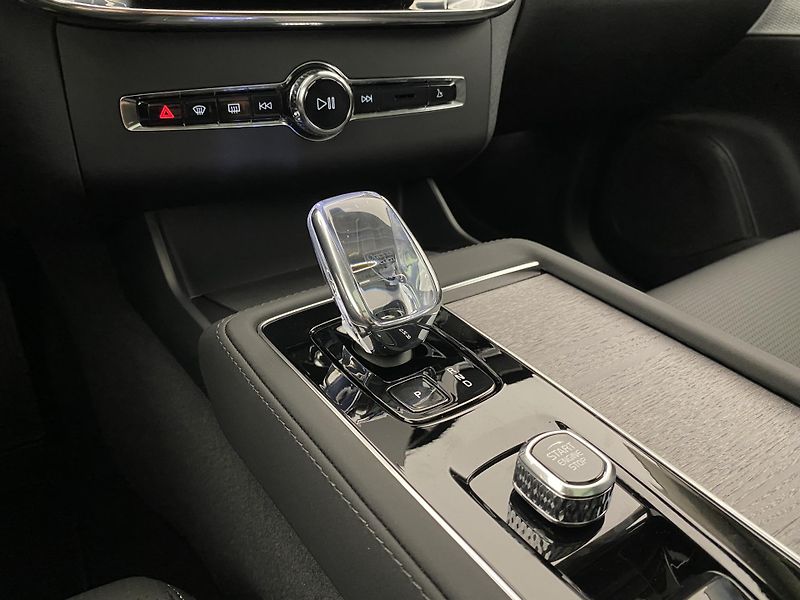 Volvo XC90 (2026) T8 AWD Plug-in DARK PLUS 7m - fotka 40 z 75