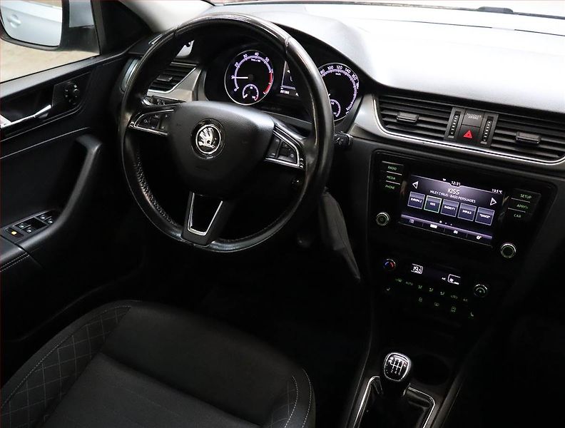 Škoda Rapid (2019) 1.0 TSI, Vyhř. sedaček - fotka 7 z 19