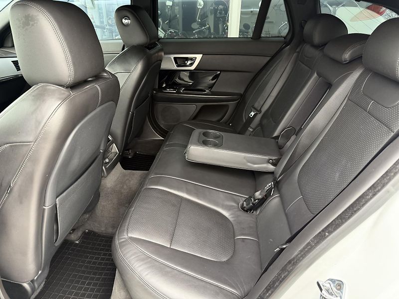 Jaguar XF 3,0 V6 Sportbrake REZERVACE - fotka 22 z 37