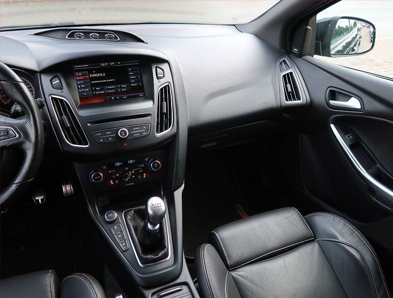 Ford Focus (2015) 2.0 EcoBoost ST, Kůže - fotka 8 z 22