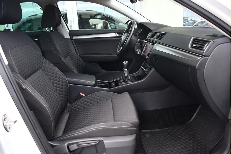 Škoda Superb 1.6TDi 88kW STYLE - fotka 18 z 40