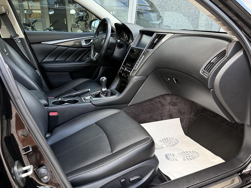 Infiniti Q50 2,2 Diesel 125kW REZERVACE - fotka 27 z 45