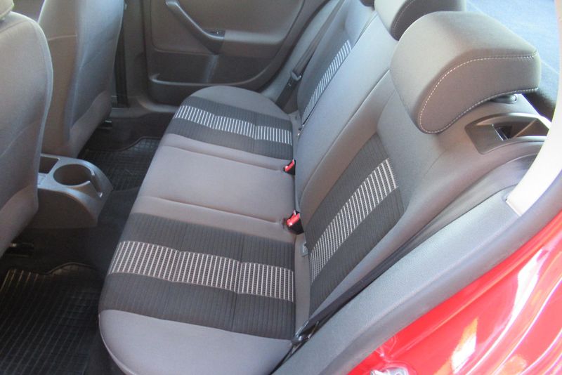Volkswagen Golf 1.4i AUT. KLIMA NOVÉ ROZVODY - fotka 13 z 27