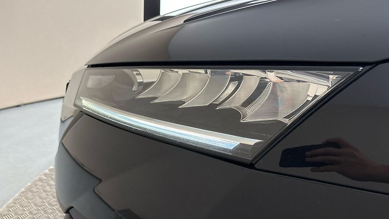 Škoda Octavia 2.0 TDI DSG Ambition Combi - fotka 18 z 23