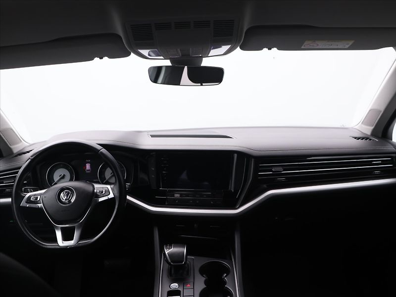 Volkswagen Touareg 3,0 V6TDI 170kW Aut.klima Tažn - fotka 15 z 30