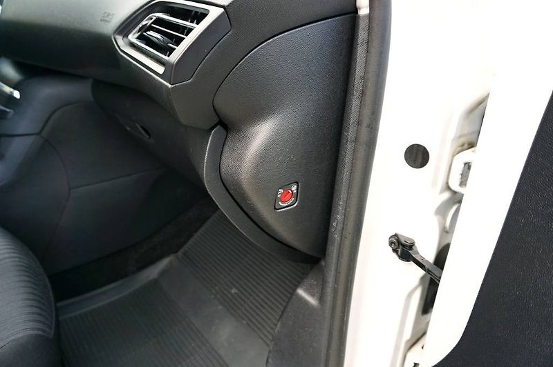 Peugeot 308 (2016) 308 ACTIVE 1,2 PT 81 kW - fotka 19 z 46