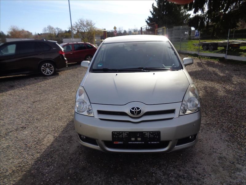 Toyota Corolla 2,2 - fotka 2 z 15