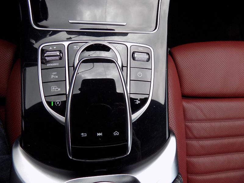 Mercedes-Benz Třídy C (2021) 400/AMG-Line/4-M/Full-Led/ - fotka 40 z 44