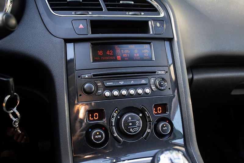 Peugeot 5008 - fotka 13 z 16
