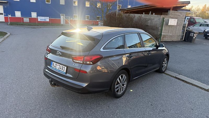 Hyundai i30 (2017) 1.6 CRDI 81KW 144 TISKM VÝBAVA - fotka 6 z 24
