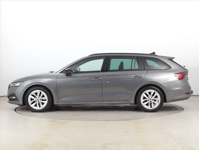 Škoda Octavia (2022) Ambition 1.0 TSI, Serv.kniha - fotka 3 z 21