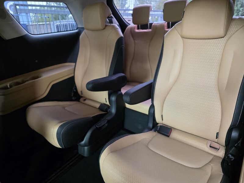 Kia Carnival 2.2-9 míst-SKLADEM - fotka 41 z 63