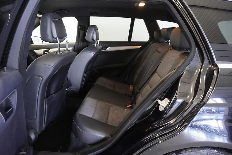 Mercedes-Benz Třídy C 250 2.2CDi 125 kW AUTOMAT - fotka 13 z 33