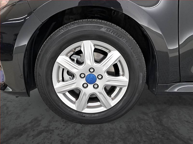 Toyota Yaris (2022) 1.5 VVT-i Hybrid - fotka 15 z 17