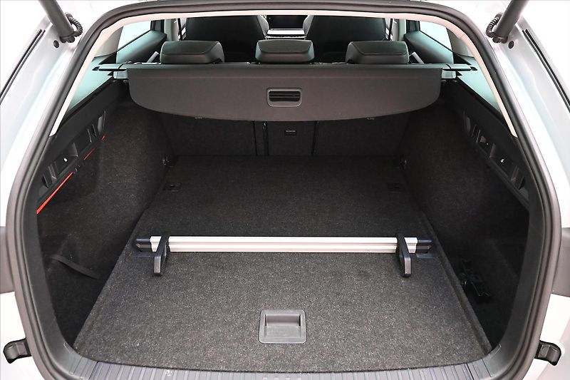 Škoda Octavia 1,5 TSI 110kW Style Manuál Zár - fotka 10 z 32