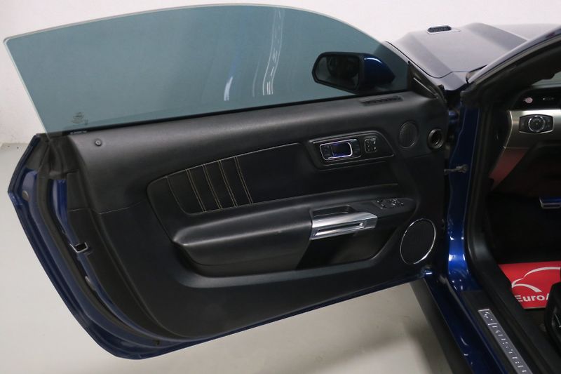 Ford Mustang (2015) 5.0 Ti-VCT V8 GT 50 automat - fotka 10 z 48