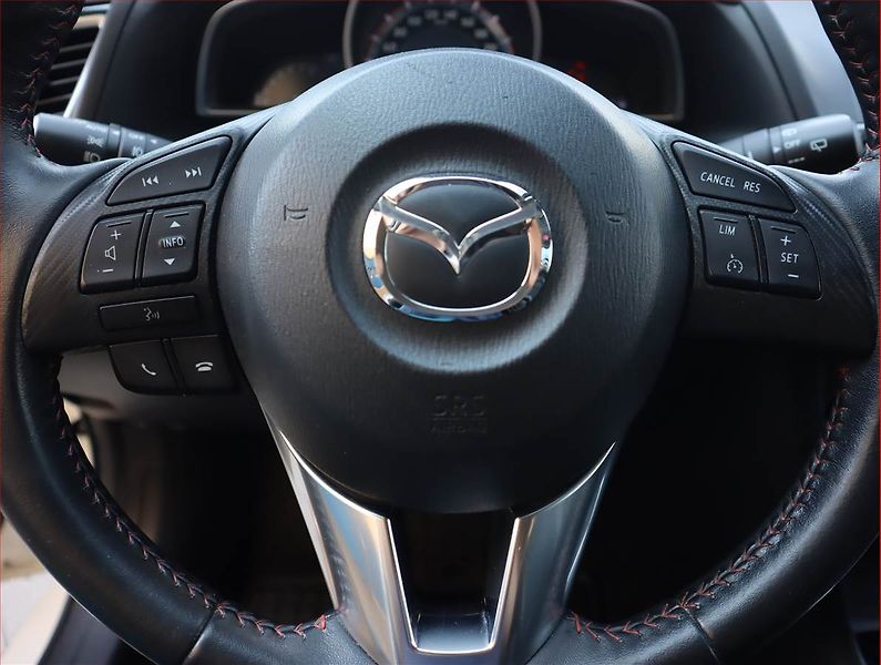 Mazda 3 (2016) Takumi 2.0 Skyactiv-G - fotka 19 z 19