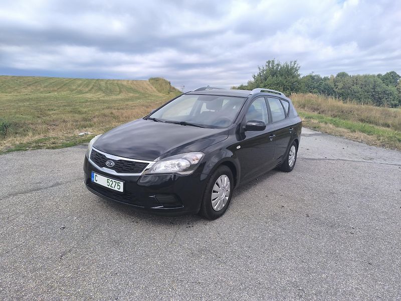 Kia Ceed (2011) 1.4 1.MAJITEL,SERVISNI KÍŽKA - fotka 3 z 31