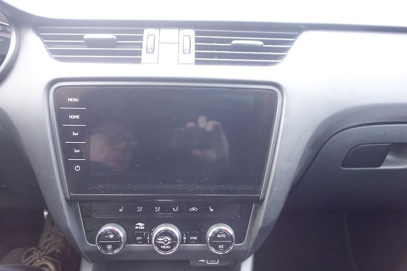 Škoda Octavia 2,0TDi 135kW RS DSG!! PANO!! - fotka 32 z 34