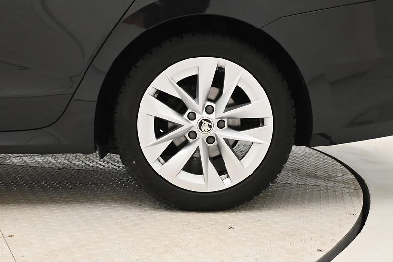 Škoda Octavia 1,5 TSI 110 kW TAŽNÉ NAVI Záru - fotka 32 z 32