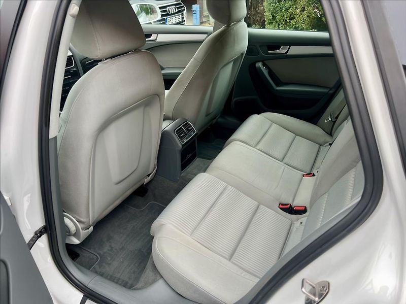 Audi A4 2,0 TDi KLIMA / NAVI - fotka 13 z 40