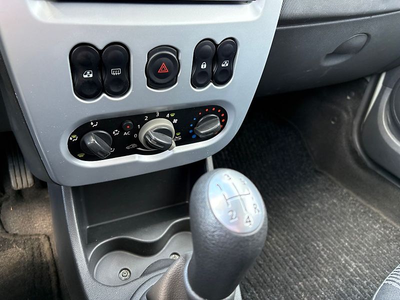 Dacia Sandero 1.6i, 64kW, Klima, Senzory - fotka 11 z 14