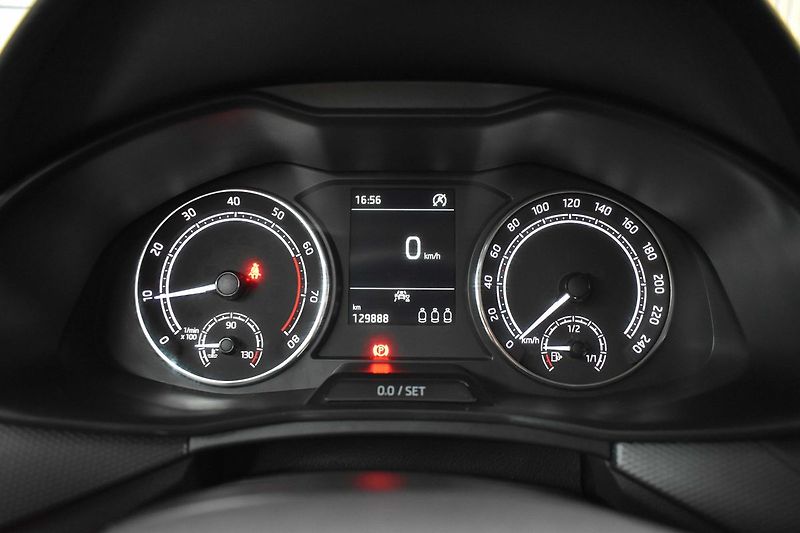 Škoda Scala 1.0 TSI 70kW MIRROR-LINK*ACC* - fotka 19 z 34