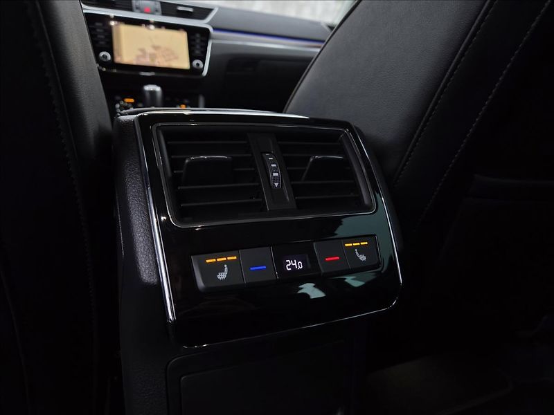 Škoda Superb 2,0 SCOUT 4X4 ČR DPH WEBASTO - fotka 21 z 35