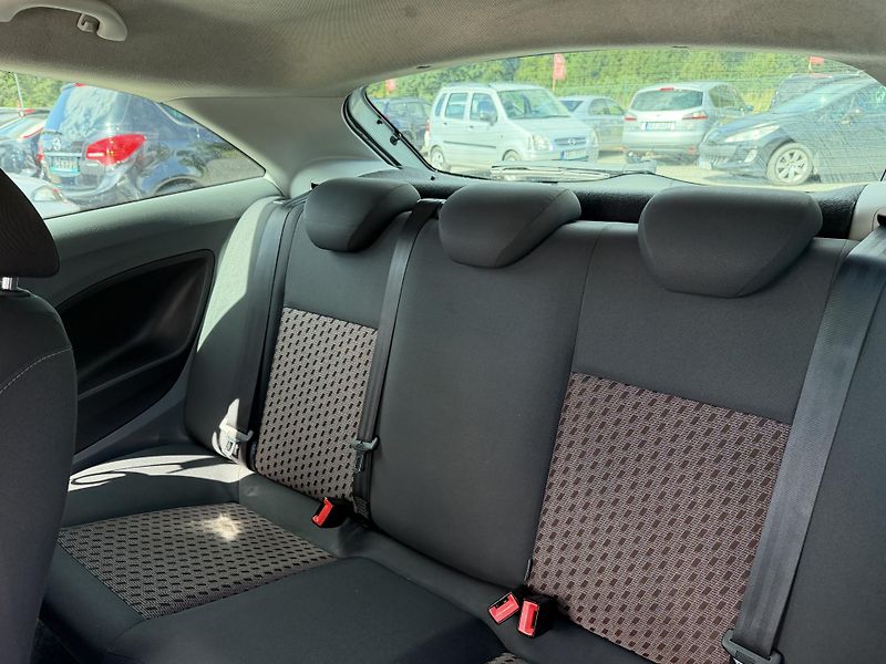 Seat Ibiza 1.4i - fotka 12 z 22
