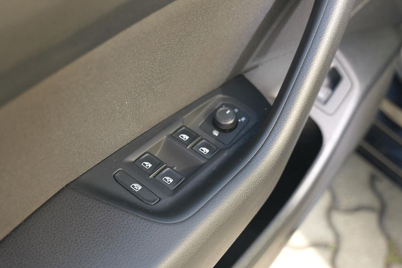 Volkswagen Passat 1.4 TSI DSG Kamera DAB Cockpit - fotka 13 z 37