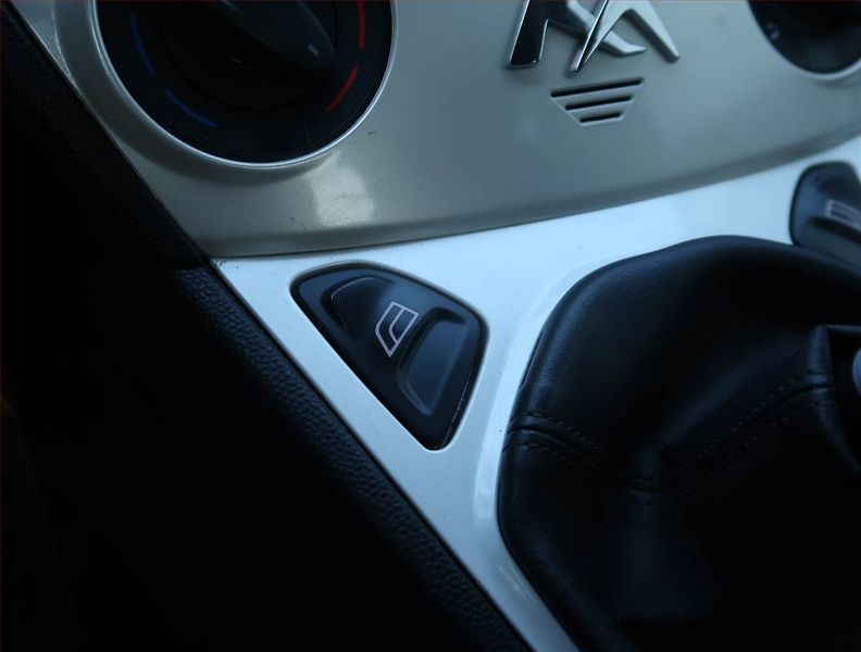 Ford Ka (2010) 1.2 i, po STK, jezdí výborně - fotka 14 z 15