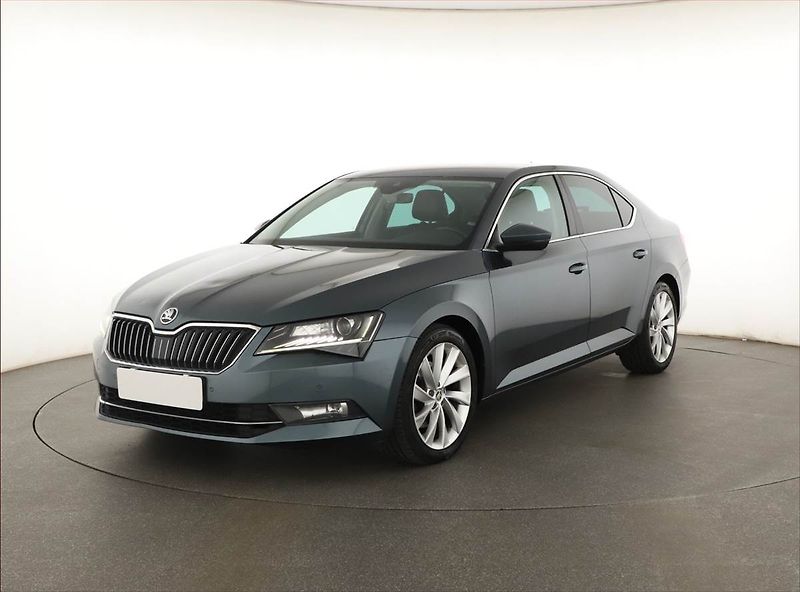 Škoda Superb (2017) 2.0 TDI, Automat, Kůže, Navi - fotka 2 z 19