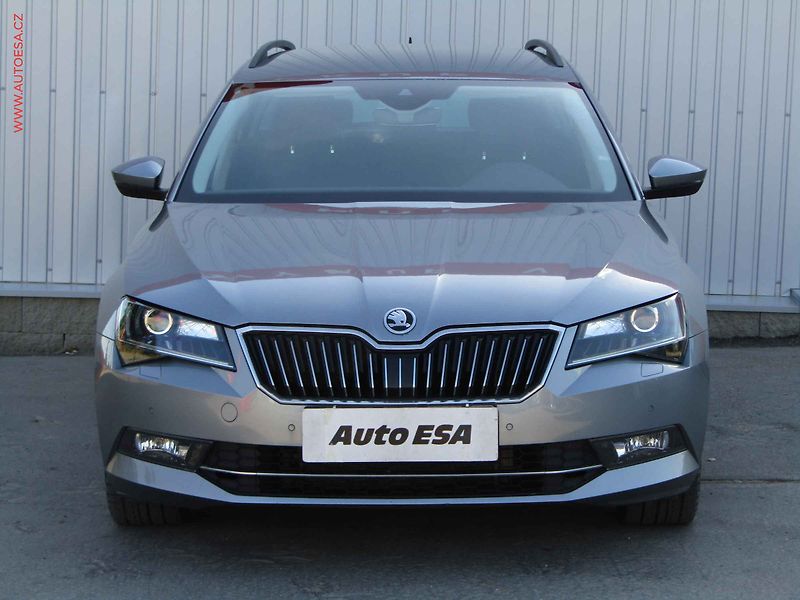Škoda Superb (2017) 2.0 TDi, Ambition, DSG, navi - fotka 2 z 24