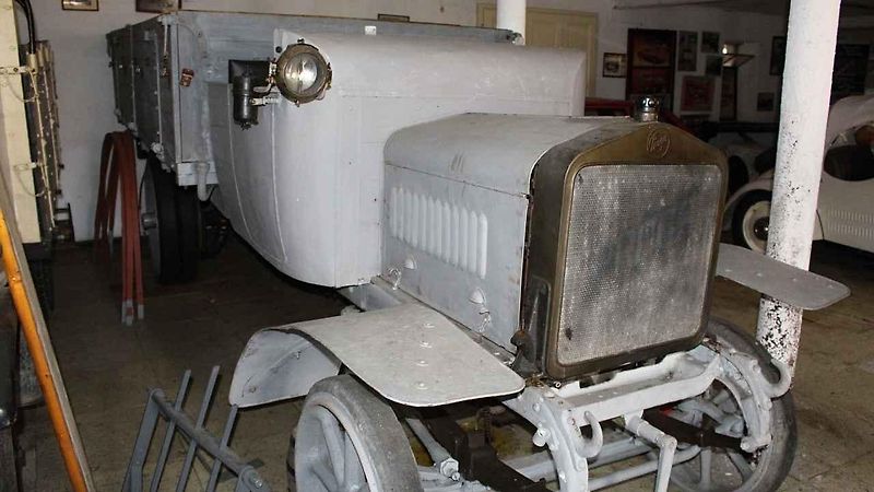 Její automobily si kupovaly i ty nejvýznamnější osobnosti. Tuto Pragu Golden například vlastnil prezident Beneš