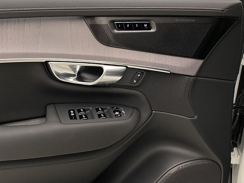 Volvo XC90 (2026) B5 AWD AUT DARK PLUS 7míst - fotka 30 z 70