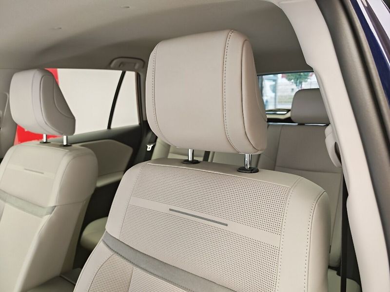 Toyota RAV4 2.5 Hybrid e-CVT 4x4 Executive - fotka 15 z 43