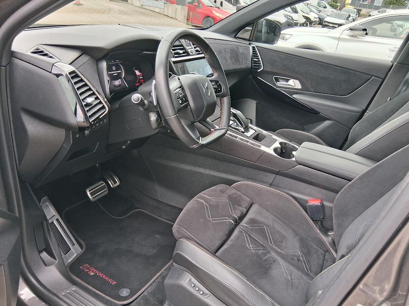 DS Automobiles DS7 Crossback PERF. LINE + E-TENSE 360K 4x4 - fotka 9 z 37