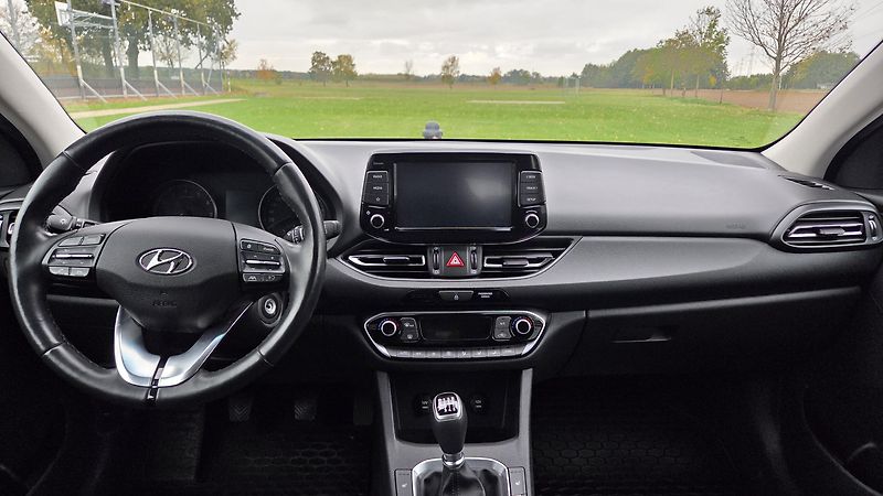 Hyundai i30 (2023) 1.5T-GDI 117 kW, Smart CZ DPH - fotka 16 z 30