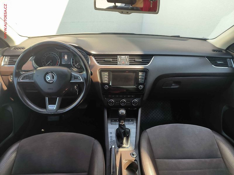 Škoda Octavia (2015) 2.0 TDi 4x4, ČR, DSG, TZ - fotka 8 z 23
