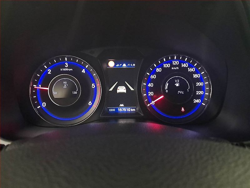 Hyundai i40 (2015) 1.7 CRDi, Navi, Xenony - fotka 11 z 15