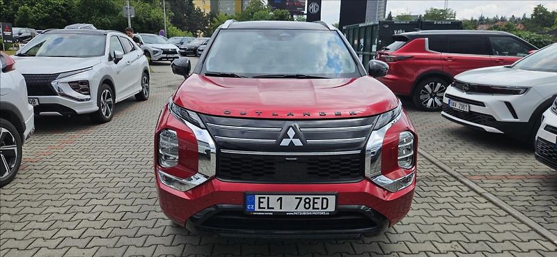 Mitsubishi Outlander 2,4 PHEV 4x4  INSTYLE - fotka 9 z 20