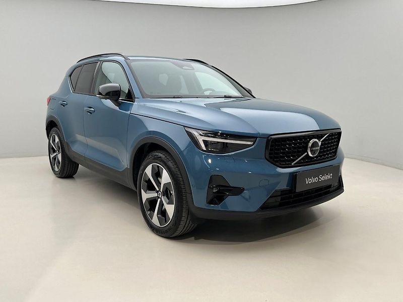 Volvo XC40 B3 DARK PLUS AUT CZ 1. maj. - fotka 8 z 41