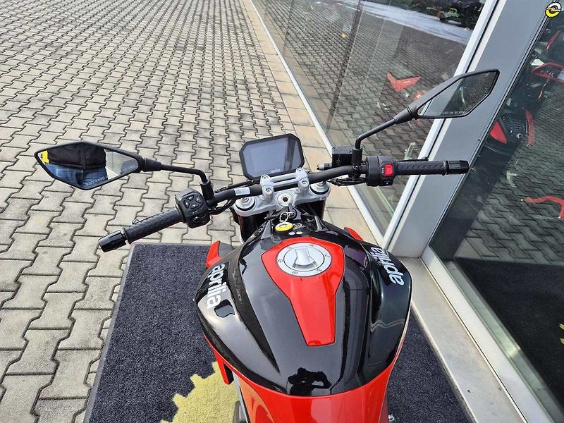Aprilia (2026) Tuono 457 E5+ - fotka 38 z 38