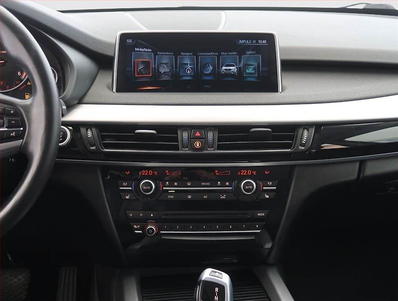 BMW X5 (2018) xDrive30d - fotka 12 z 26