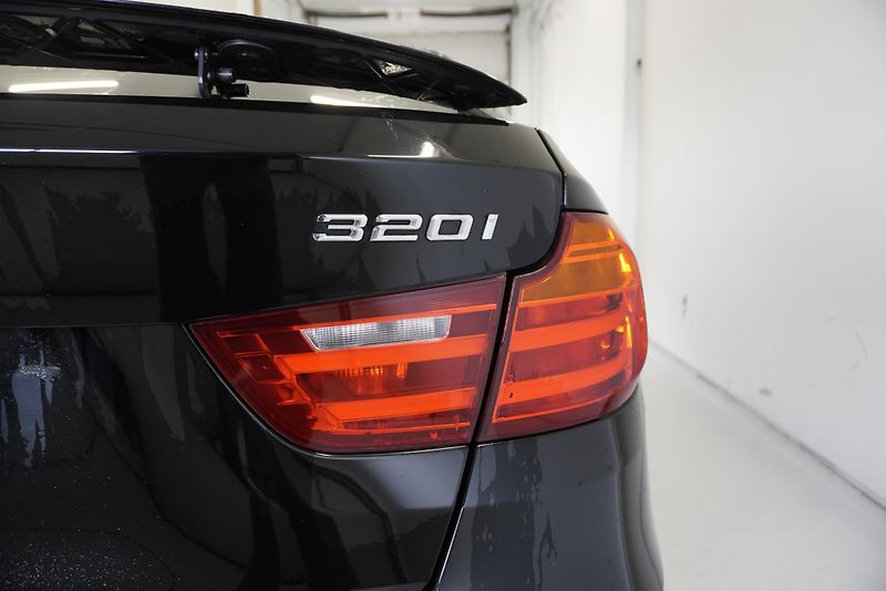 BMW Řada 3 320i LUXURY LINE AUTOMAT - fotka 9 z 35