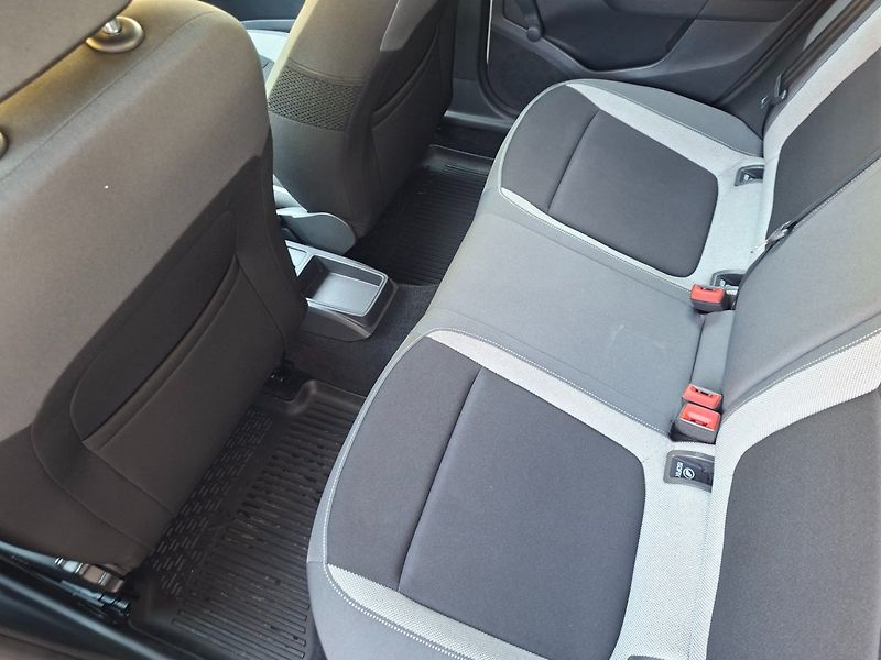 Škoda Fabia (2015) 1.2TSI 66kW -1.MAJITEL - fotka 28 z 42