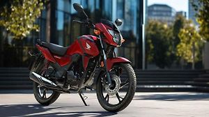 Honda CB125F je oblíbenou volbou začínajících motorkářů už od roku 2015.